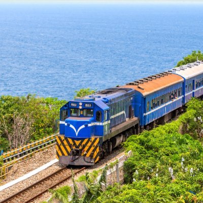 台湾南部の鉄道路線「南廻線」。台湾でドキュメンタリー監督として活躍するシャオ・ジュイジェン監督が4年の歳月をかけ、失われていく沿線の原風景と鉄路をカメラにおさめ、鉄道員やその家族、「南廻線」を愛する人々の想いを記録として残した。