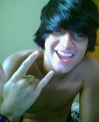 Follow, follow, follow!
Vamos lá, é só clicar nesse butãozinho que ta ti seduzindo :3
Follow, follow, follow!