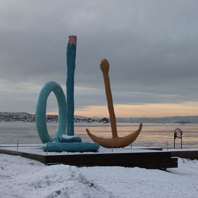 ros_roxy_rose's profile picture. Ho voglia di sparare, nel frattempo sfamo gatti di strada.