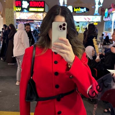 PhD candidate researching glocalized fashion, culture, and identity (aka how the global mixes with the local). Fashion founder of NICILIAN. I love semiotics.