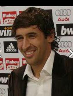 (Parodia) ExJugador del Schalke 04. Madridista. El dia que tú te chupes un codo, yo volvere a la seleccion.