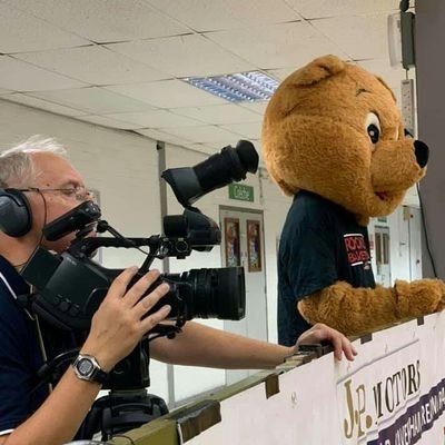 Sometimes does stuff with cameras/cables/microphones/amazing people at live events. Did a lot of train stuff for @GWRhelp.  https://t.co/2WpsoCWtmS…