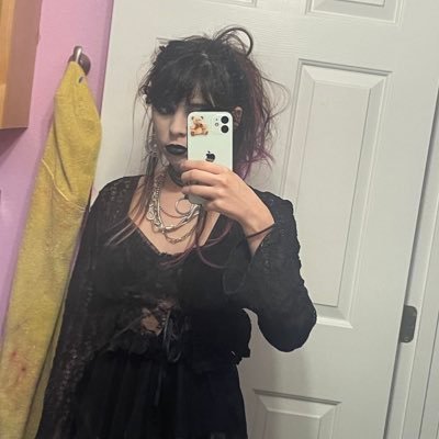 They/Them, “mentally ill goblin” - The New York Times, 18, WA state Isabelle, @ZACH_SPARKLE 🖤🖤