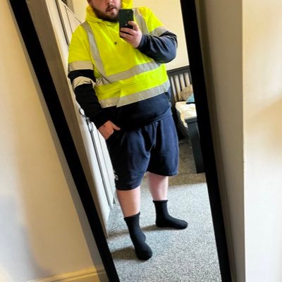 chunky worker lad 💪🏻😈 your favourite big lad 🇬🇧🔞 …….🚨DM for request/work🚨