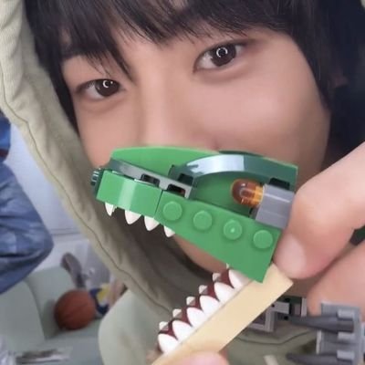 ♪ yea my boyfriends pretty cool — but his not as cool as me ♪ . 🦕👆💚