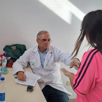 Medico Especialista en Emergentología
Medico Especialista en Terapia Intensiva
Director Territorial 
Municipalidad de Florencio Varela