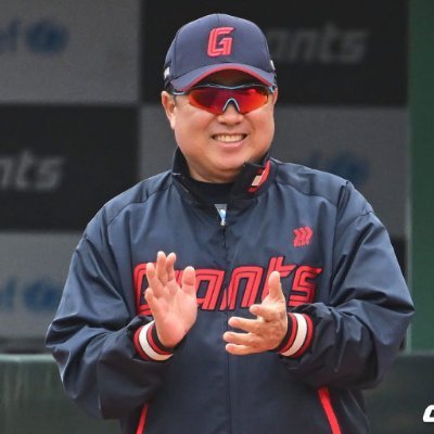 롯데 관련 유튜브 하고 있는 머황입니다. 야구 얘기만 하려고 계정 새로 만들었는데 다들 저랑 야구 얘기 많이 해주세요 ㅎㅎ
야구에 과몰입하는 편입니다 평소엔 괜찮은데 야구볼때 욕 많음 ㅎㅎ