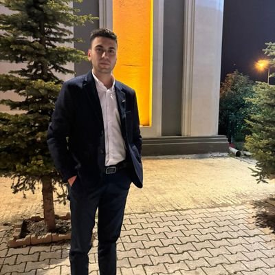 Kaybedilmiş bir hayatın avareleriyiz.