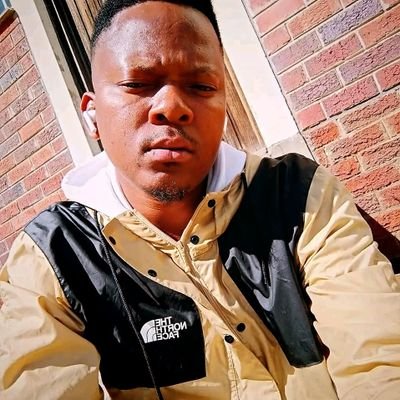 LungaMaqoma's profile picture. Don’t Ever Look Down ⬆️⬆️