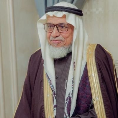 مدير مدرسة،مشرف تربوي متقاعد، خطيب جمعه لأكثر من ٤٠ سنة، عضو هيئة النظر وإصلاح ذات البين في المحكمة العامة في الرياض سابقا.