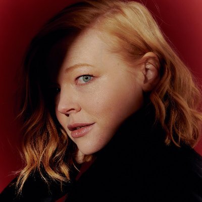 blessing your timeline with sarah snook gifs 👑