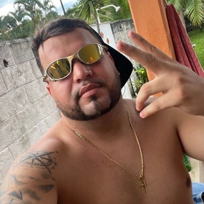 Sou diferente de muitos, procuro ostentar humildade e simplicidade .....