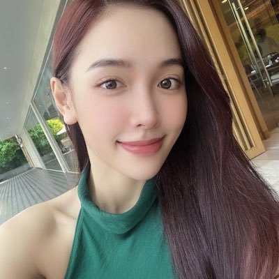 I am Vietnamese American. I can create my own job as a woman with fame and open destiny.📝Likes to interact and learn. Loves nature and animals📝