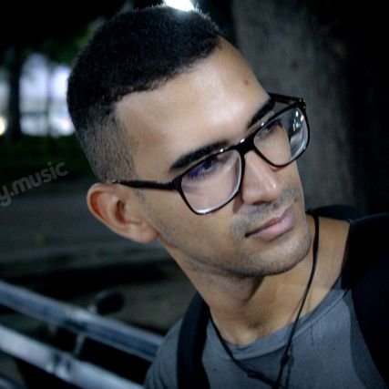 Músico | Pianista | Flautista | 🎹🎼🎤🎧🎵🎶
23 years 💪
Venezolano 🇻🇪
Fundador del proyecto Sound Music en https://t.co/DsakQ5JmP7
