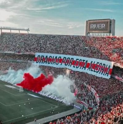 FELIZ y orgullosamente hincha del más grande #RIVER