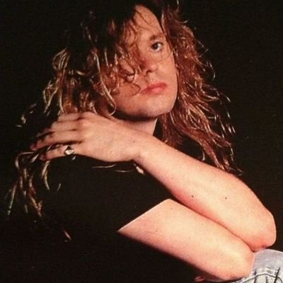 #classicrockrp bassist for Def leppard not rick savage,#fanaccount //straight/ crushing on @lydialovesScott :) 💙 friend - @lilygracecolli1/ cousin to @