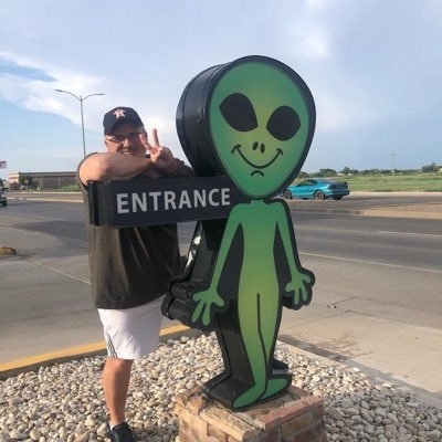 RobbieHelms_UH's profile picture. Country over Party. Be kind! Love my Spurs, Astros, Houston Cougars and TT Red Raiders. ✝️