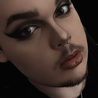 Beginner Drag Artist | 🔞 | Twitch | Artist | Horror games | #IntoTheFog | #ShirtMySurvivor