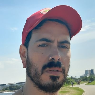 Membro-fundador da @emovasco, influencer de comida, idoso & reclamão