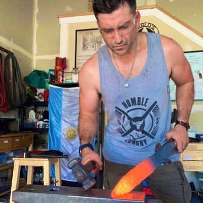 Pablo Guerra-Making blades since 2020. Argentinian 🇦🇷 and American 🇺🇸 blade inspiration - living in Maryland USA - Instagram: paulwarknives