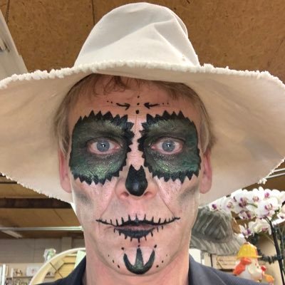 Lanceofantiques's profile picture. Old things and Republicans.