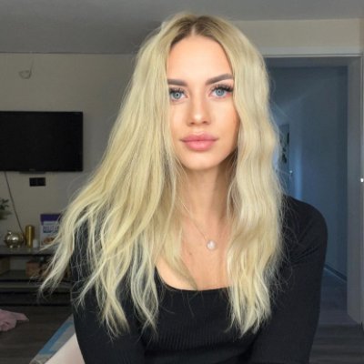 Jeanne15568444's profile picture. Meeting with flowers in hand is always a super romantic thing