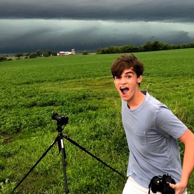 Storm chaser, photographer, atmospheric science student, and content creator (🌪 = 9)