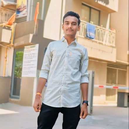 Dhambha_07's profile picture. जय माताजी 🚩
वडो वंश वाघेल 🚩