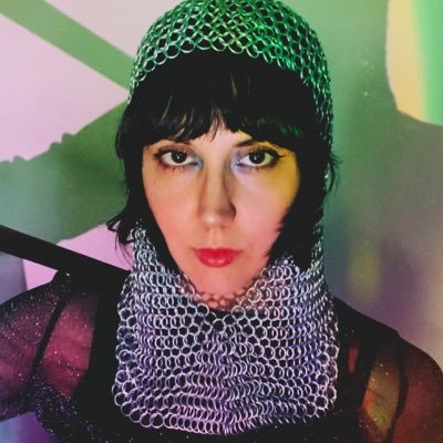 a cult classic ⚔️ 🏳️‍🌈fromsoft/chatting streamer @ https://t.co/2WbQZhVhPB 💿 biz email: knifebun@gmail.com (she/they)