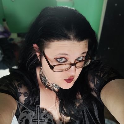 married and submissive and love to have fun making content 🥰