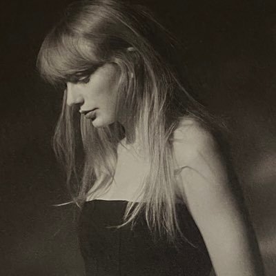 burrowedunder's profile picture. tell me what are my words worth // taylor • f1 • laufey • the marías • aminé • sabrina  • olivia dean