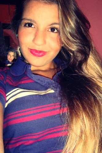 Sou capricórniana, gênio forte, 15 anos .Adoro compras , sapatos , roupas , maquiagens etc .O mundo que se move nem sempre a seu favor, você precisa ter coragem