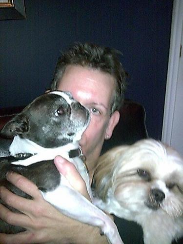 chmdperrywarren's profile picture. Continuing to make happy people happier and pretty people GORGEOUS!!!!