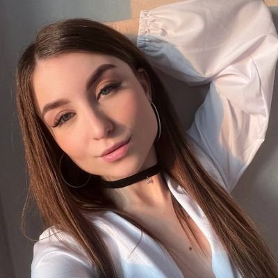 hi, I'm a webcam model. join me online via the link in the profile header
