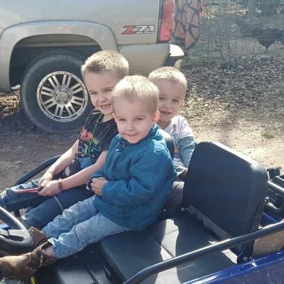 LowMtn87's profile picture. OTR Flatbed Driver. (Married) Wake Up From The Fake Up....we're all roommates on this planet. You're just a different face from another place, one human race.