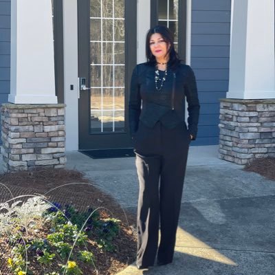 I’m a real estate agent with Chapman Hall Realtors Alpharetta and local expert, over 17 years of experience in Alpharetta, Cumming, John’s Creek, Milton GA