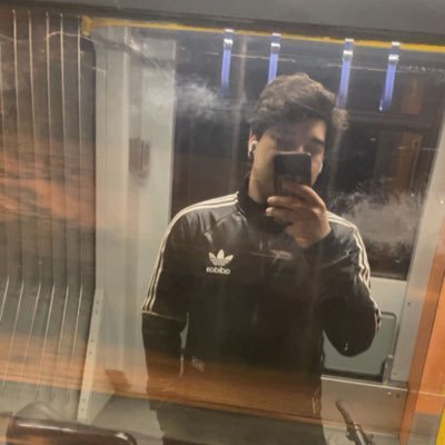 mertson_'s profile picture. ur local billigweinconnaisseur | in essen lebend, aber frankfurter im herzen | paarundzwanzig | he/him