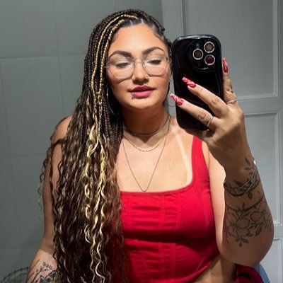 Como ama a si mesma é como ensina a te amarem ❣️