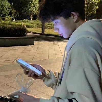 xin74414292's profile picture. 