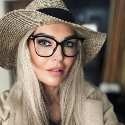 Gracja1311's profile picture. Oddycham i otaczam się przyzwoitymi ludźmi czyli nie z PiS-u! Kocham wolność, demokrację, piłkę nożną⚽️, drogie perfumy😋i dobrą whisky 🥃 🤷‍♀️ Forever young🫶