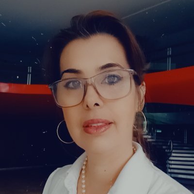 RominaFarc's profile picture. Tweet = conselho se fosse bom a gente vendia 
SIGA-ME mas saiba que tb to perdida 
Jornalista, biógrafa, escritora de gaveta 
Aquela da #DRMATINAL