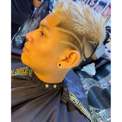 peruano 🇵🇪

pequeño 🙆

barbero 💈 profesional

pucallpa 🌳