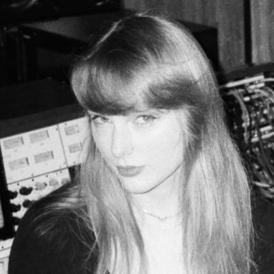 longlilve's profile picture. 🩵 |Eras x2 , FITFT x1 HSLOT x1, TSLOT x1