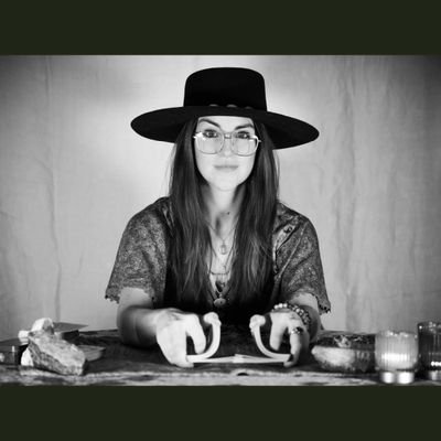 Tarot reader, magic practitioner, herb crafter