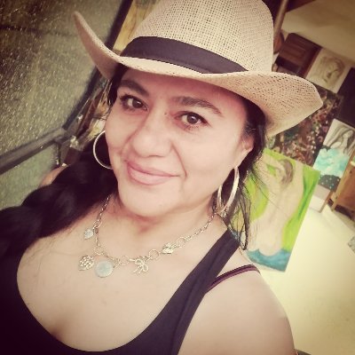 Defensora de Derechos Humanos, Activista,  Periodista.