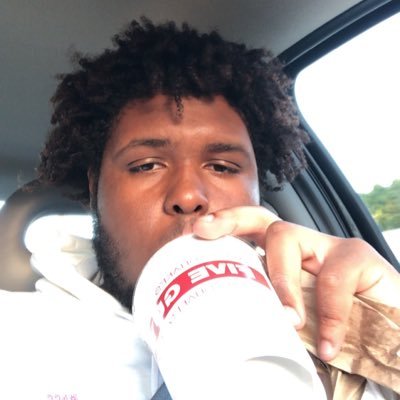 I tweet for niggas who still eat uncrustables and hot pockets. I be streaming