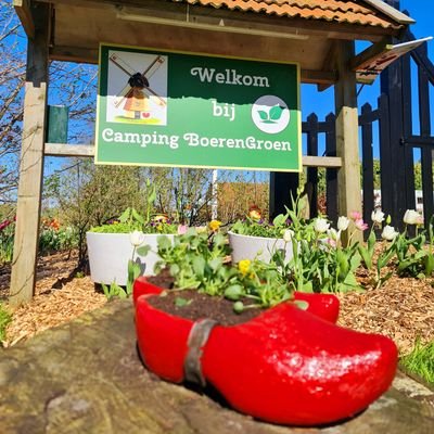 Camping BoerenGroen even heerlijk er tussenuit! Een boerencamping net onder Lemmer. Een gezellige knusse minicamping.
Hiernaast een actief akkerbouwbedrijf.