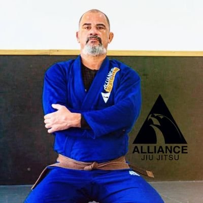 MESTRE de Capoeira (Grupo Oxóssi Mercado Modelo)
BROWN Belt - Alliance Bjj 
@alliancetorres