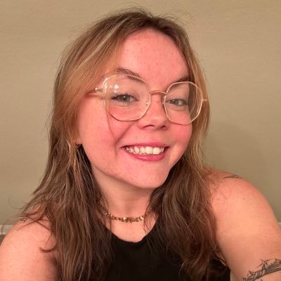 milaaj19's profile picture. 25 • |-/