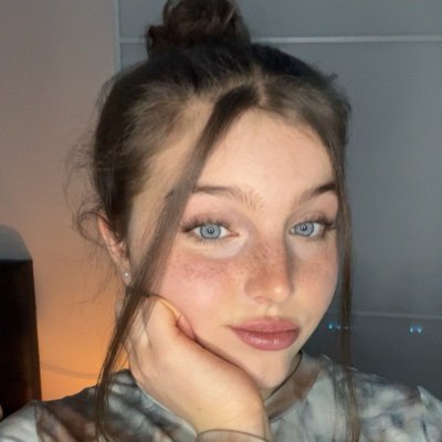 Hi im Zoe and I'm new on X!🐥
I do live in California, USA🇺🇸 but originally im from Switzerland🇨🇭
I'm 18, full-time babysitter and love to go to the gym..